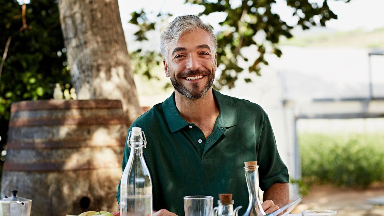 Lichte beeldsfeer die verwijst naar water drinken